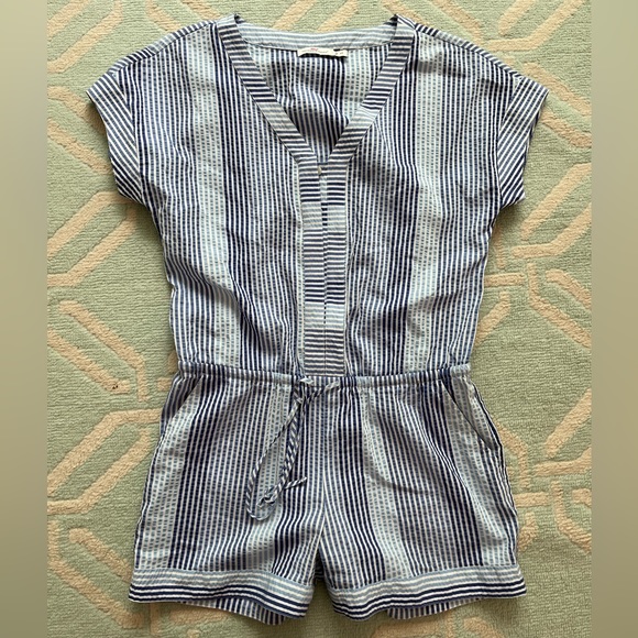 EUC Women’s Vineyard Vines Romper - Picture 1 of 2